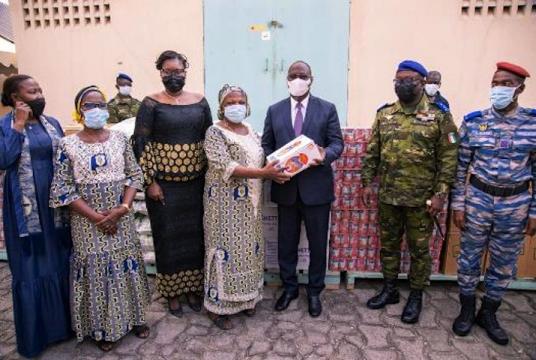 Côte d’Ivoire / Solidarité au sein des Armées : plusieurs veuves de militaires et de gendarmes reçoivent des dons à la veille de Noel