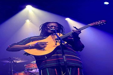 Côte d’Ivoire / Le guitariste Habib Koité  sur la scène de l’Institut Français d’Abidjan : un spectacle qui a tenu toutes ses promesses