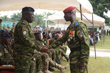 Côte d’Ivoire / Passation de Commandement dans l’Armée : le Général de Brigade Chérif Ousmane devient le 10ème Chef d’Etat-Major de l’Armée de Terre 