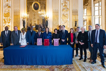 Coopération Culturelle Côte d'Ivoire - France : les Ministres Français et Ivoiriens se félicitent du lancement du processus de restitution du tambour « Djidji Ayokwê », dit « tambour parleur »